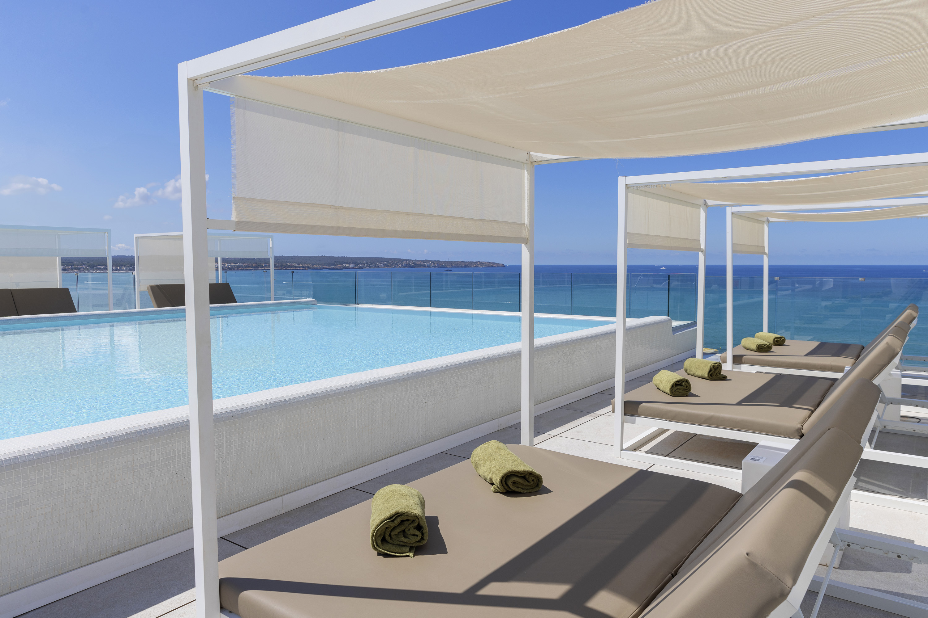 pool terrace (view 3)