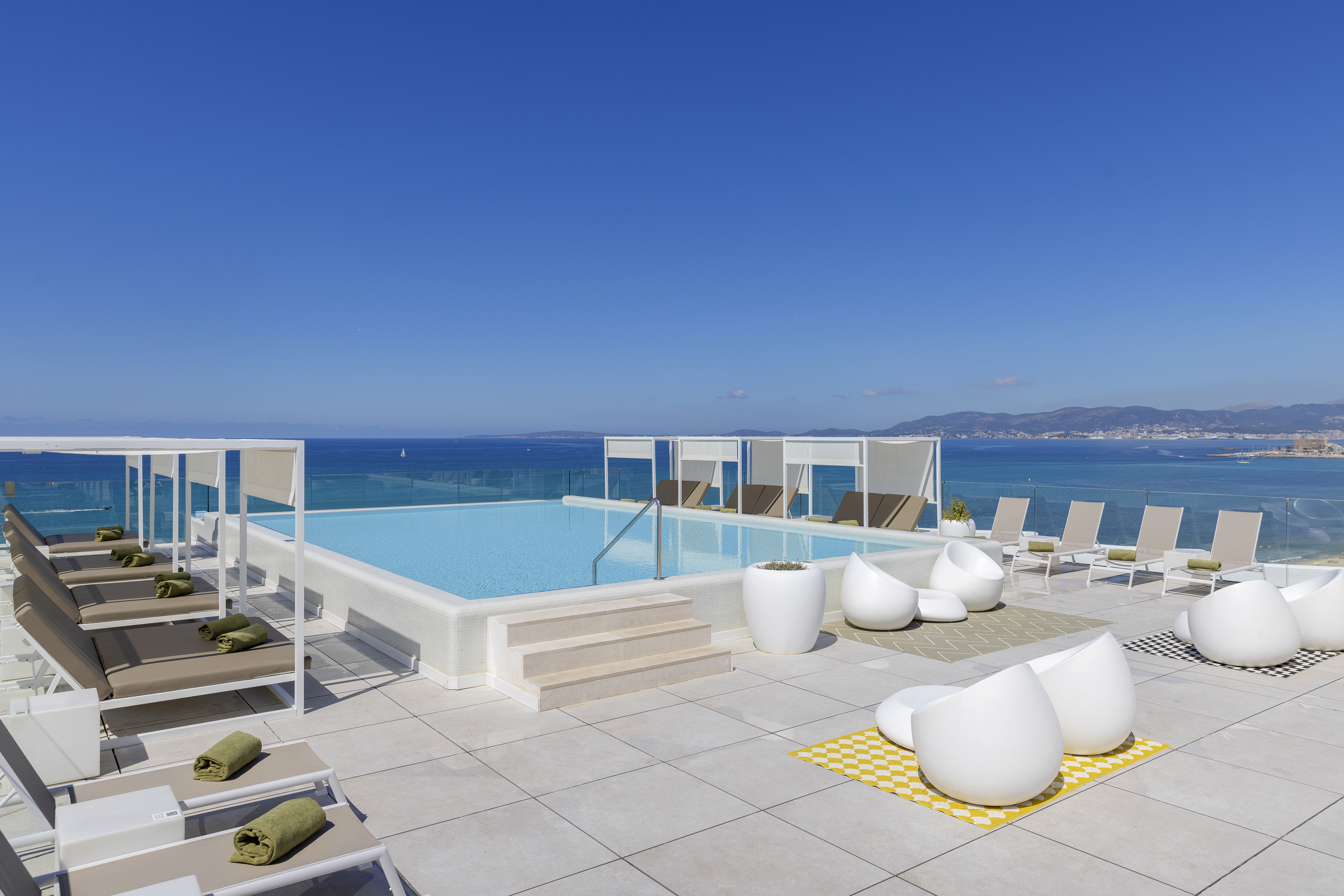 pool terrace (view 4)