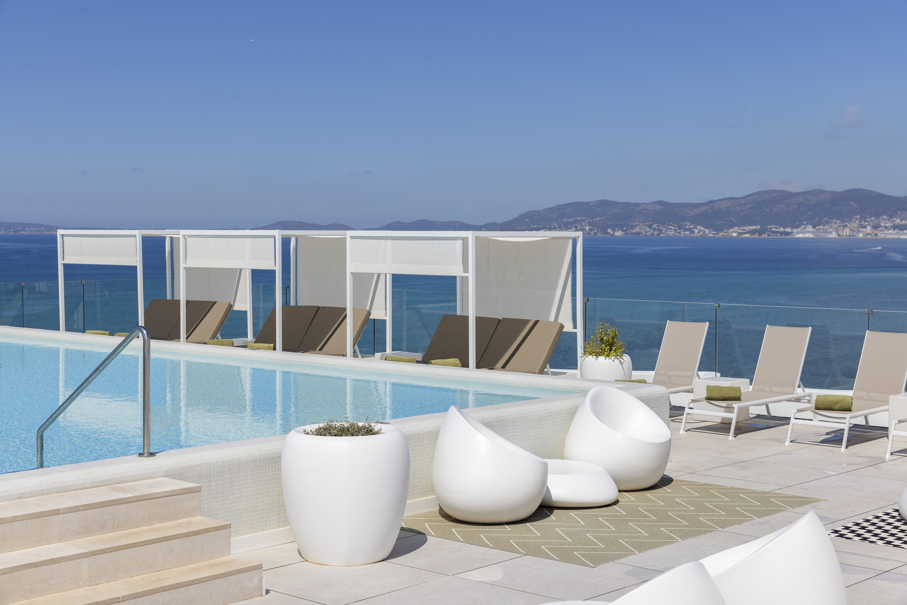 pool terrace (view 5)