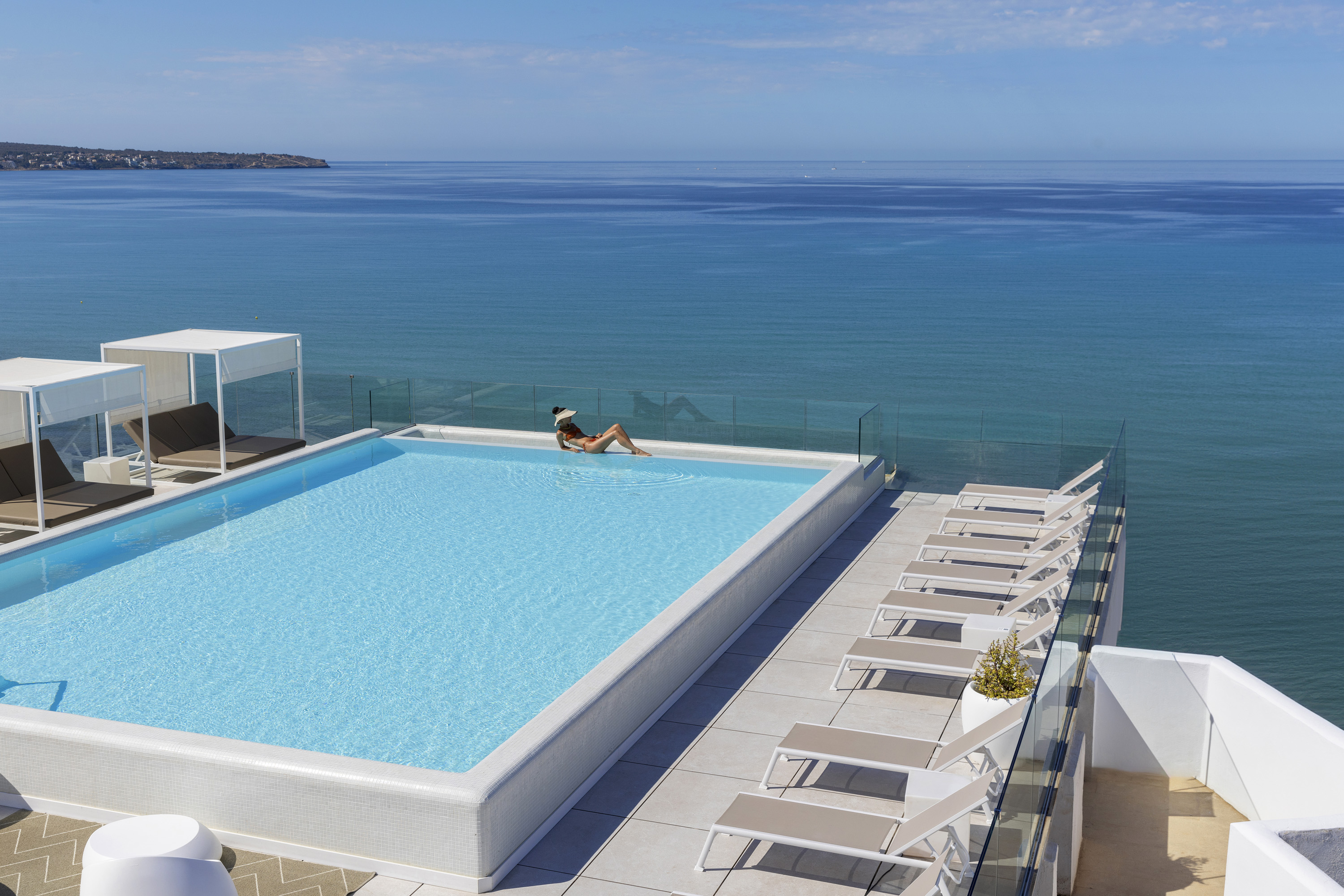 pool terrace (view 10)