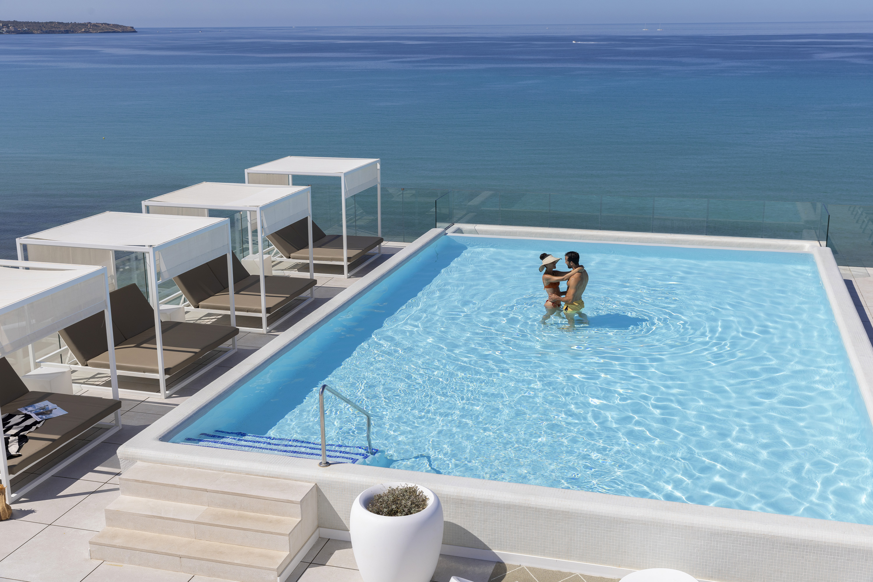 pool terrace (view 11)