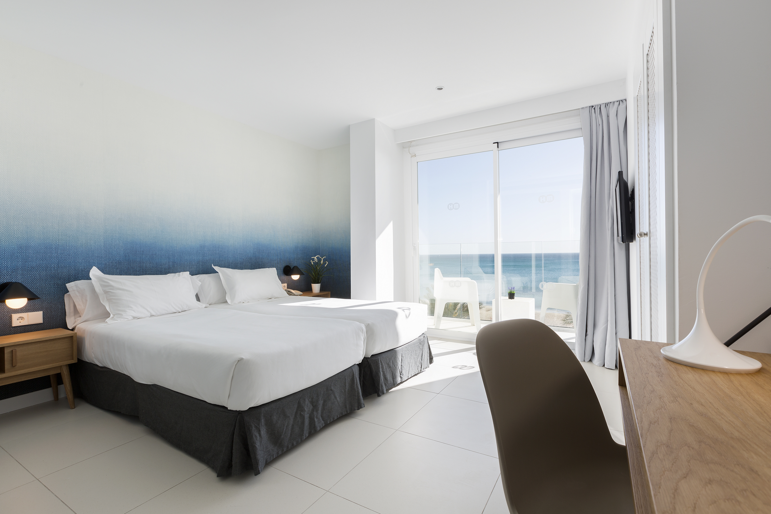 twin room frontal sea view