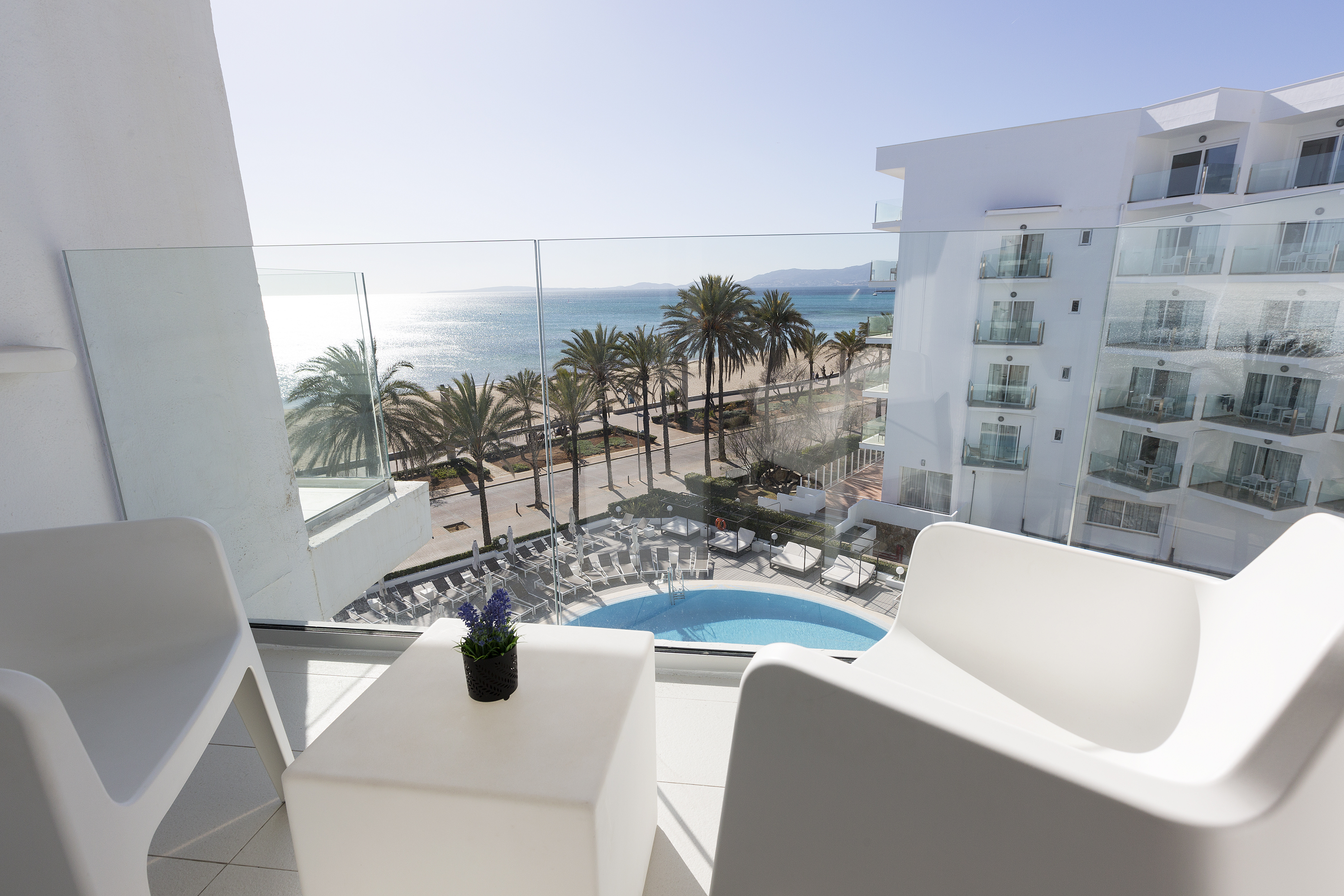 twin room lateral sea view (balcony)