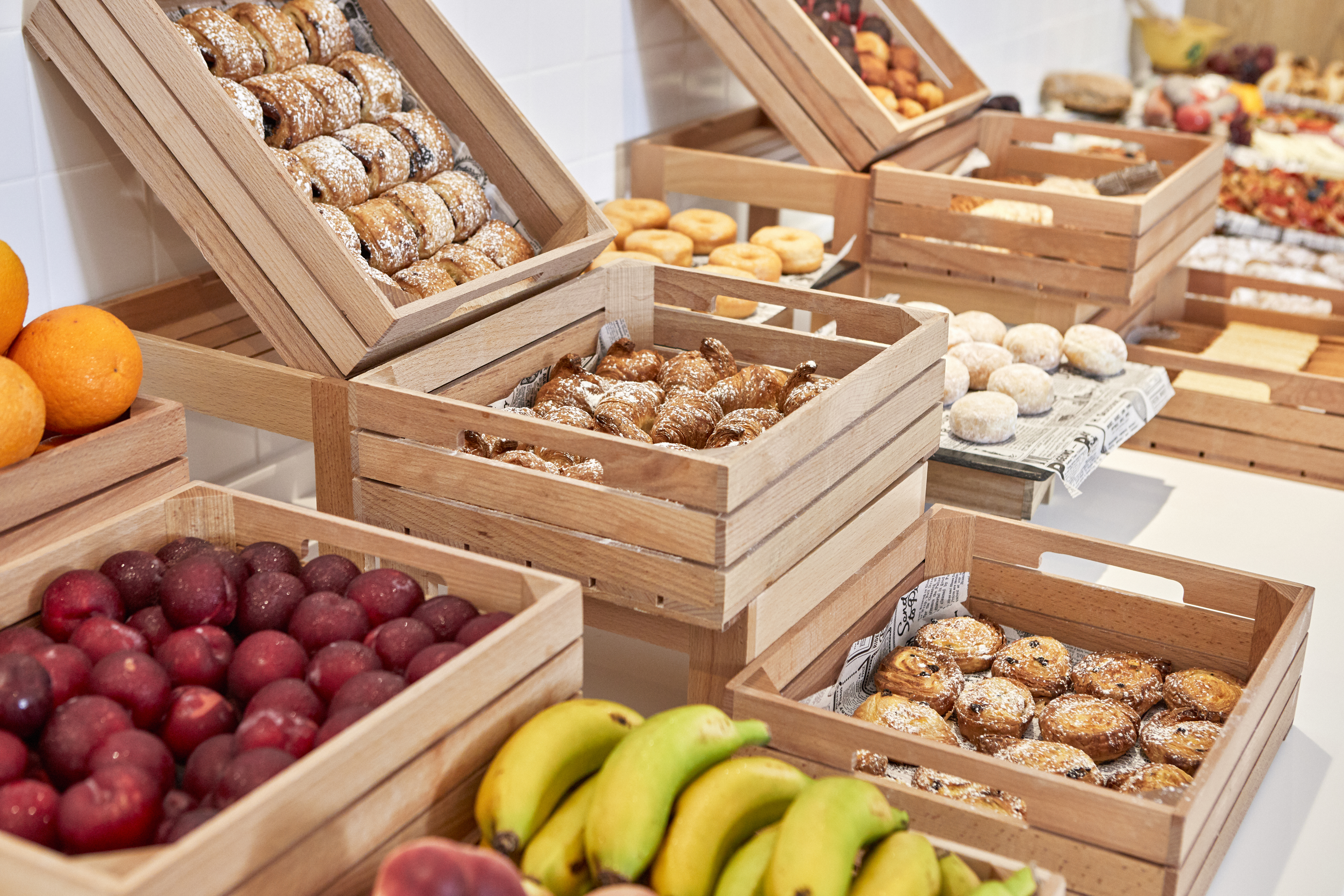 restaurant - buffet (view 1)