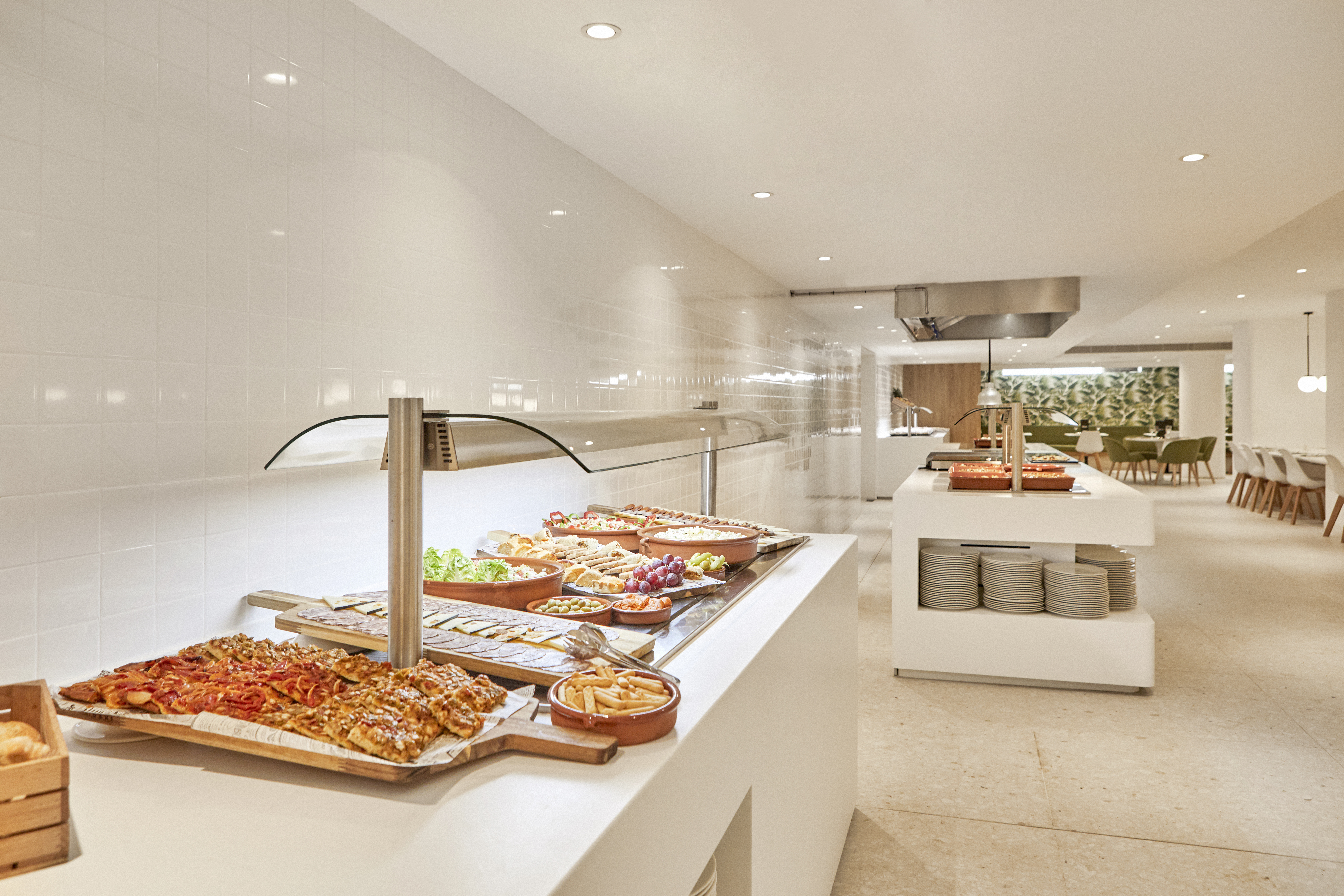 restaurant - buffet (view 3)