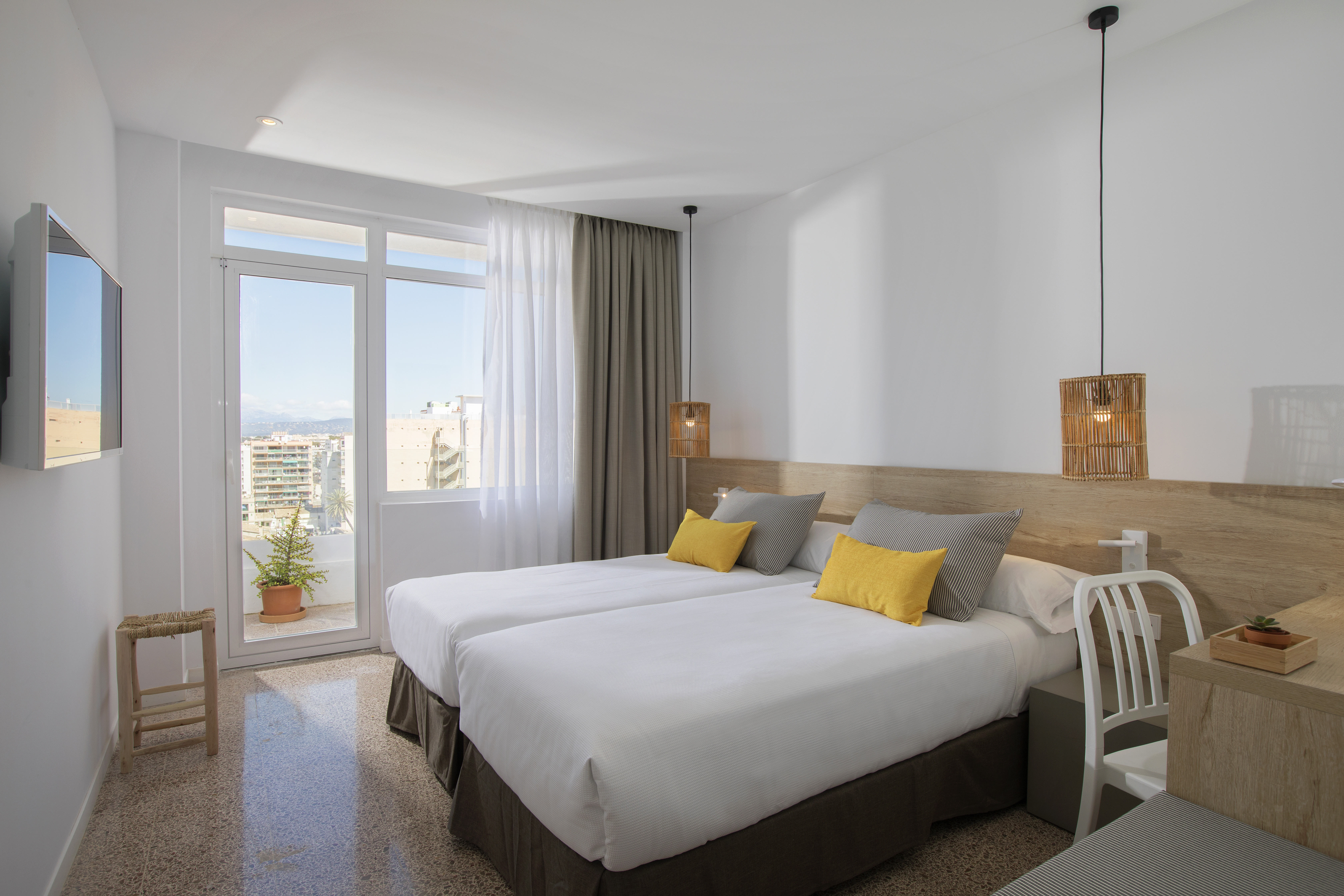 double room (view 1)