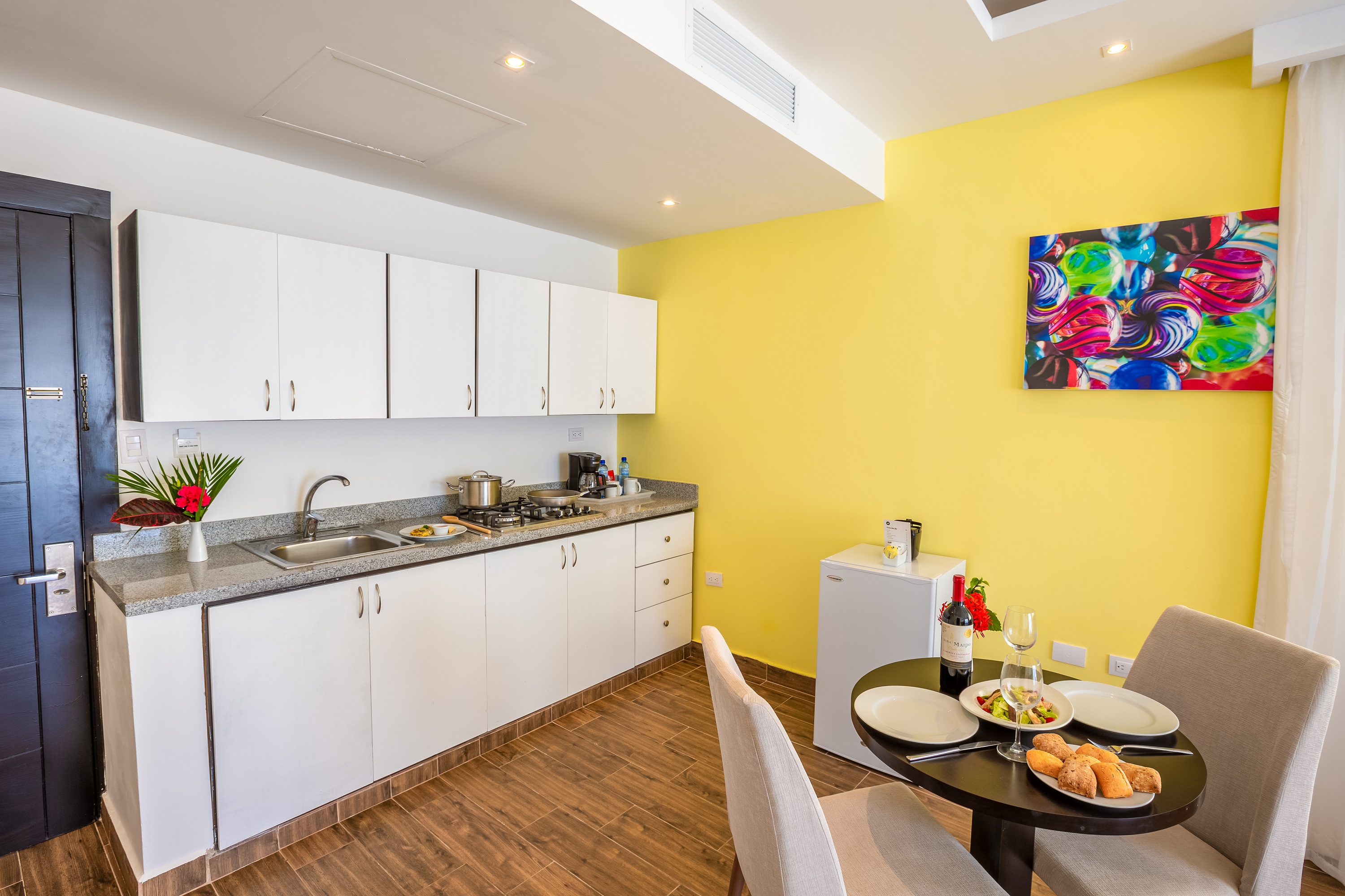 apartment pool view 9887