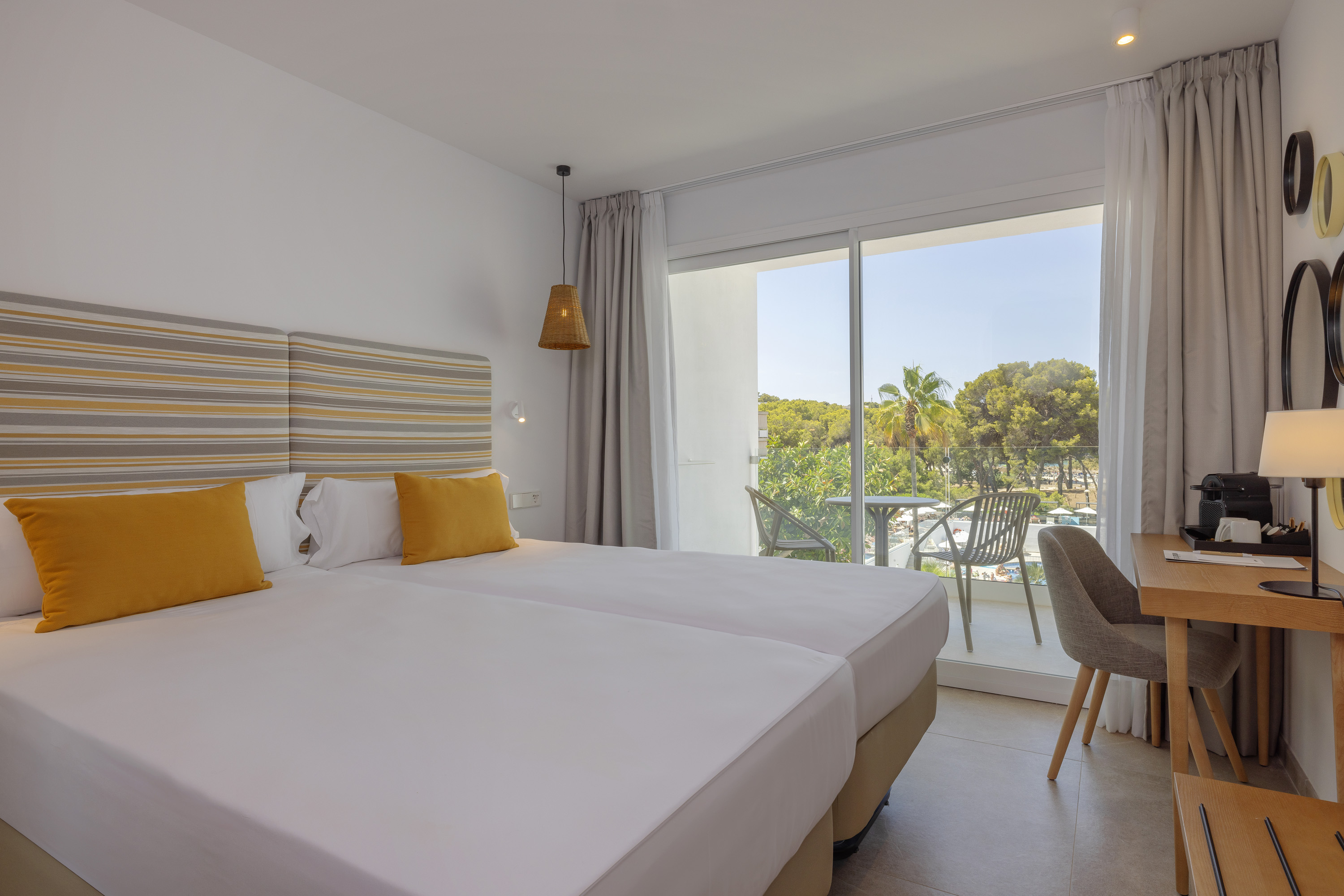 double partial beach view 050