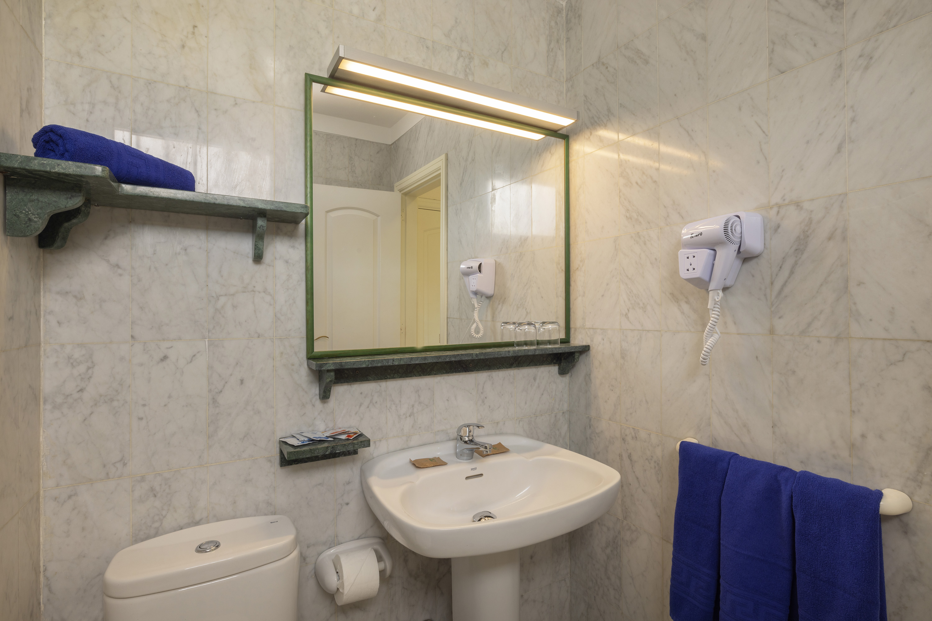 2 bedroom apartment 9347