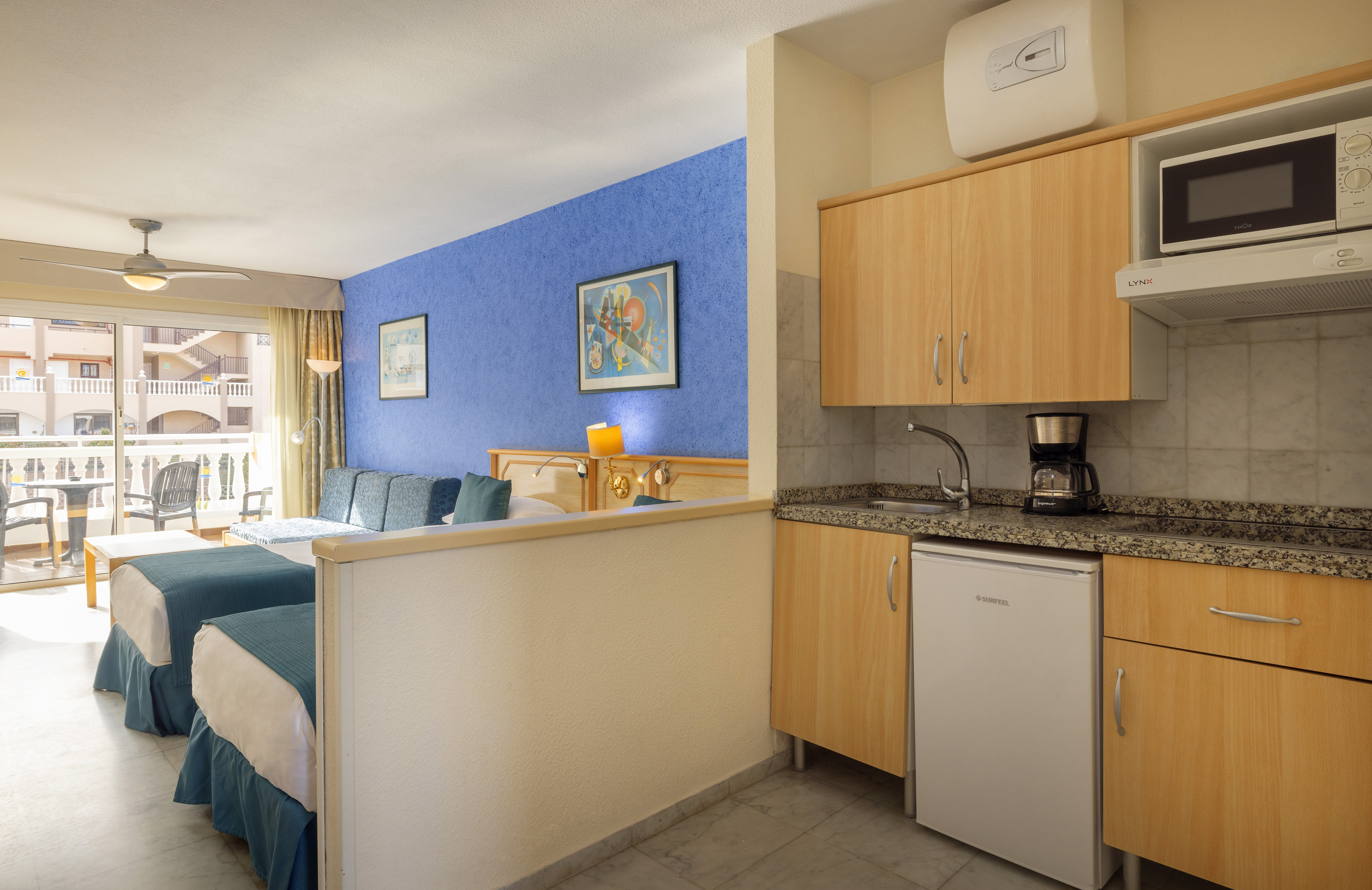 studio pool view 998