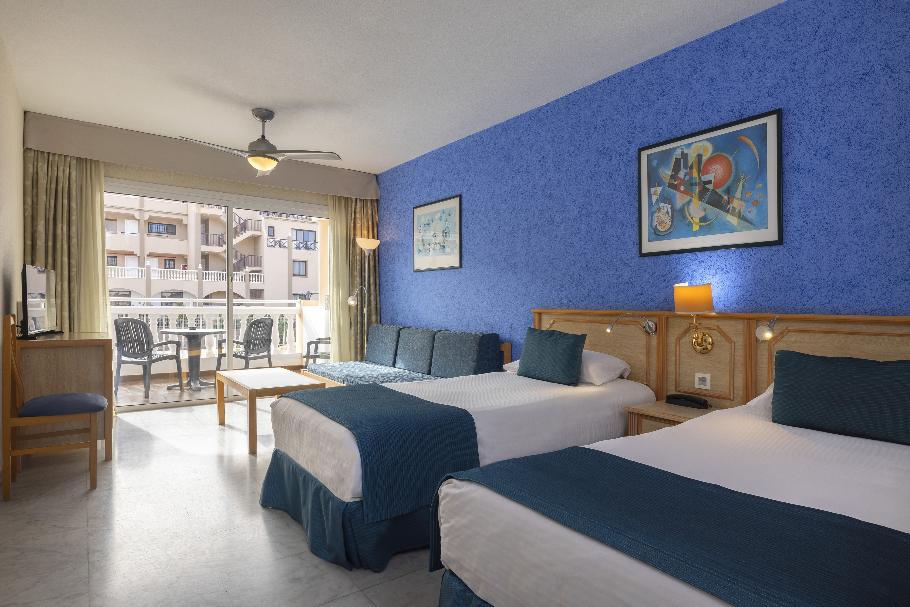 studio pool view 9009