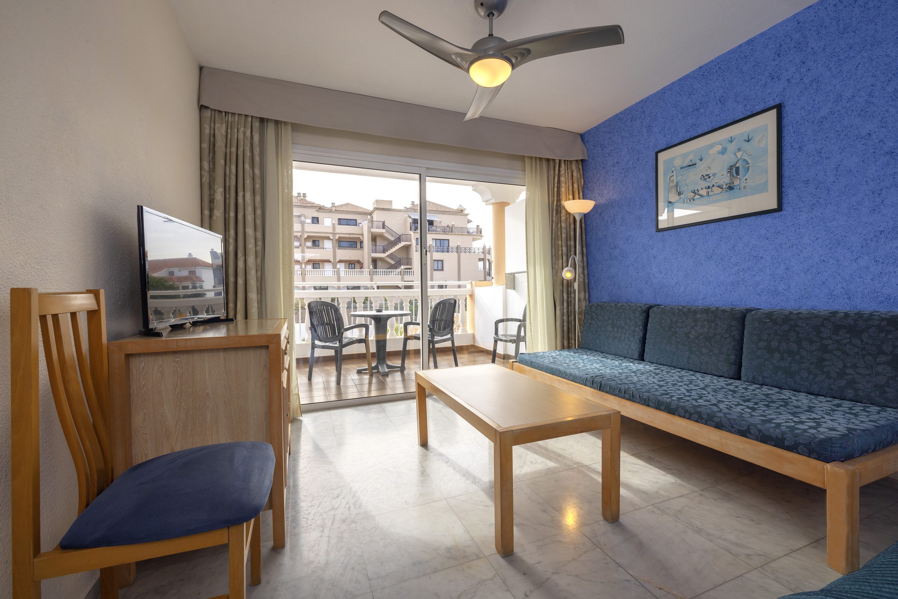 studio pool view 9017